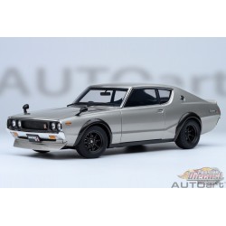 Nissan Skyline 2000 GT-R (KPGC110) Tuned version (Argent) - Autoart 1/18 - 77466 - Passion Diecast 