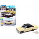 Ford Galaxie 500XL 1964 en jaune soleil avec toit noir - Auto World - 1/64 - AWSP174 A