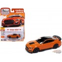 Ford Mustang Shelby GT500 2021 en fibre de carbone en orange Twister avec toit noir - Auto World - 1/64 - AWSP171 B
