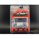 CHASE CAR Toyota Sprinter Trueno AE86 Widebody par Jon Sibal avec carte collection - Blanc - Tarmac Works - 1/64 - T64G-060-WBGR