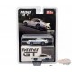 CHASE CAR Porsche 911 Carrera RS 2.7 Grand Prix Blanche avec Livrée Bleue - Mini GT - 1:64 - MGT00715GR Passion Diecast