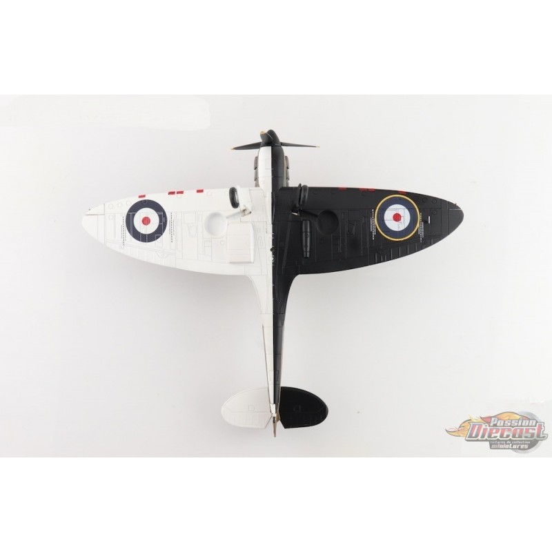 thumbnail image 2 of Oxford Diecast 1:72 Spitfire Mk I – RAF No.92 Sqn 'Ralph Havercroft' N3249 (AC001) 2 of 2