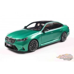 BMW M5 M 2025 - Isle of Man Green - Solido - 1/18 - S1814701 - Passion Diecast 
