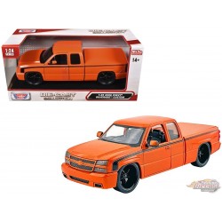 Chevy Silverado Extended Cab 2006 Custom - Metallic Orange - Motormax 1/25 - 79039 MOR Passion Diecast