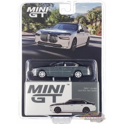 CHASE CAR BMW i7 xDrive60 Blanc Alpin / Saphir Noir - Mini GT - 1:64 - MGT00959GR Passion Diecast