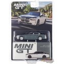 CHASE CAR BMW i7 xDrive60 Alpine White / Black Sapphire - Mini GT - 1:64 - MGT00959GR