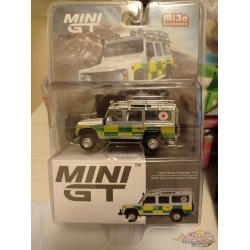 CHASE CAR Mini GT - 1:64 - Land Rover Defender 110 British Red Cross & Rescue RHD  - Mijo Exclusive World Wide  - MGT00159GR