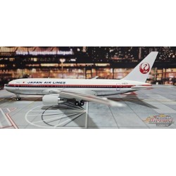Japan Air Lines (JAL) Boeing 767-246 / JA8231 / B-Models / 1:200 / B-762-JL-231P