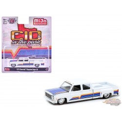 1975 Chevrolet Cheyenne Super 30 Dually Blanc C10s In The Park - MiJo Exclusives - M2 Machine - 1:64 - 39000-MJS08