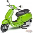 (Web Only)  Vespa  Scooter Piaggio & Co lime green- 1/18 - MAISTO - 31540 Lime