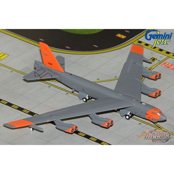 USAF Boeing B-52H Stratofortress Wolfpack Orange retro Livery / 61-0028 / Gemini MACS / 1:400 / GMUSA149 GM149
