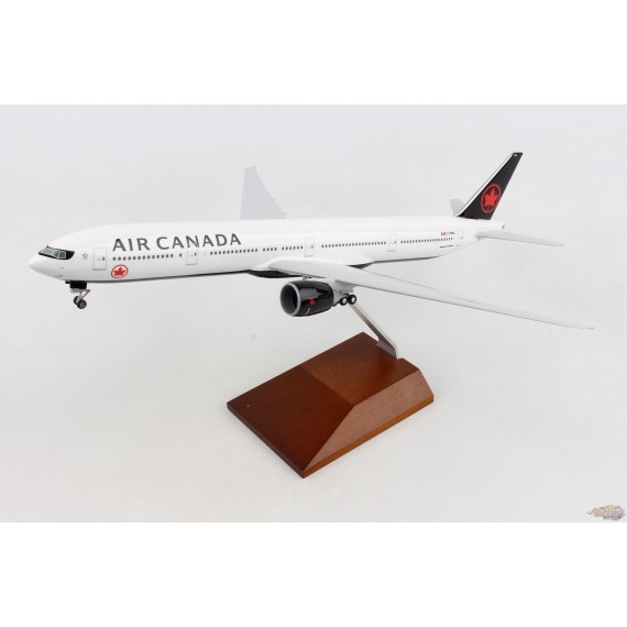 (Pre-order) Air Canada Boeing 777-300 avec trains et support en bois / Skymarks 1:200  SKR5144