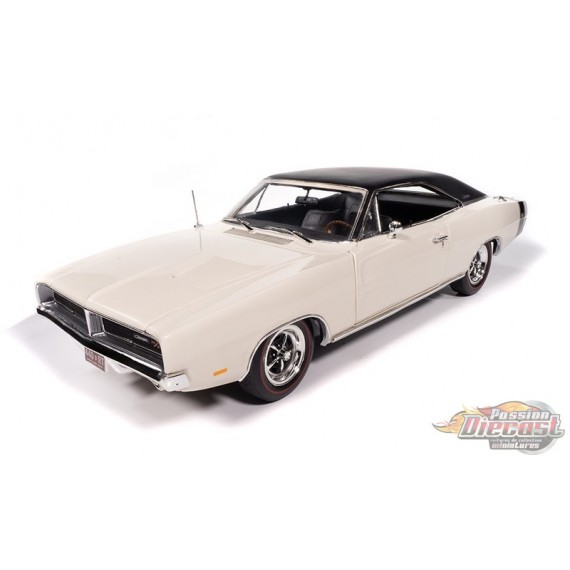 1969 Dodge Charger RT in W1 White - Auto World - 1/18 - AMM1352