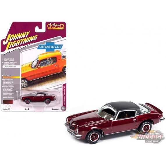 Chevrolet Camaro 1975, rouge foncé métallisé avec toit noir mat - Johnny Lightning 1/64 - JLCG033 A C Passion Diecast