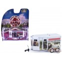 (Preorder) Remorque à chevaux avec couverture personnalisée - Down on the Farm Series 11 - 1/64 Greenlight - 48110 F