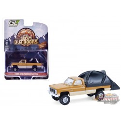 1986 GMC Sierra Lifted Pickup Truck - The Great Outdoors Series 4 - 1/64 Greenlight - 38080 B