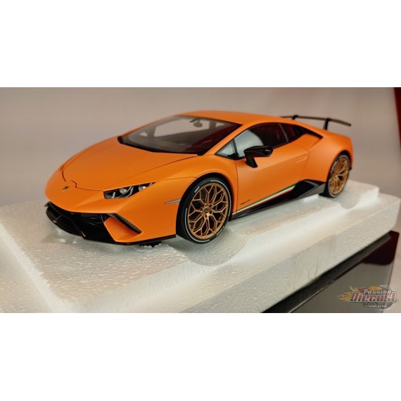 ( Usagé)(Free shipping) Lamborghini Huracán Performante (Arancio Anthaeus) - Autoart    1/18 -  79152  Usagé