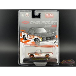 CHASE CAR 1992 Chevrolet C1500 SS 454 - Two-Tone White with Grey - MiJo Exclusives - M2 Machine - 1:64 - 31500-MJS92GR