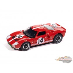 Ford GT40 No.14 1965 Rouge à bande blanches - 2025 Premium Release 3 Version A - Auto World - 1/64 - AW64522 A E