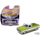 Chevrolet C-10 Short Bed Custom 1972 - Jaune moutarde avec intérieur bicolore blanc - Greenlight 1/64 - GL-1352002
