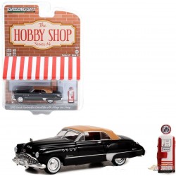 1949 Buick Roadmaster Convertible (Top Up) with Vintage Gas Pump - The Hobby Shop Series 14 - 1/64 Greenlight - 97140 A