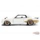 Nissan Skyline 2000GT-R 1971 - blanche avec des graphiques dorés - JDM Tuners -  Jada 1/24 - 37021 -  Passion diecast