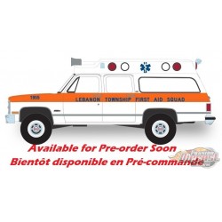 1984 GMC Suburban 2500 Sierra Classic Amblance - Hobby Exclusive - 1/64 Greenlight - 30509