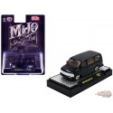 (Preorder) Chevrolet Astro Van Custom Slow & Low 1995 - Noir - M2 Machine - 1:64 - 31500-MJS102