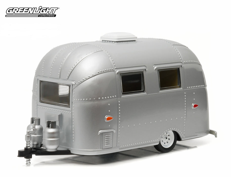 Trailers - Airstream 16ft Bambi Sport - Silver  Greenlight 1/24 18224 Passion Diecast 