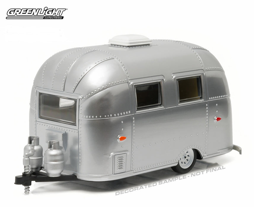Trailers - Airstream 16ft Bambi Sport - chrome finish  Greenlight 1/24 18228  Passion Diecast 