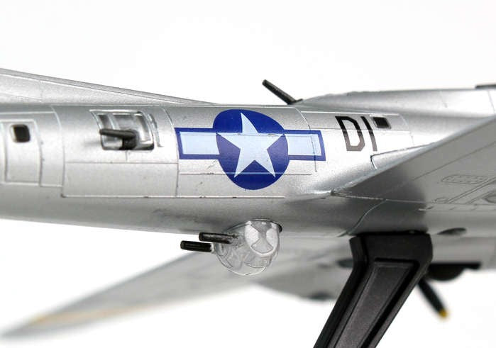 POSTAGE STAMP 1/155  PS5402-2   B-17 FLYING FORTRESS LIBERTY BELLE  USAAF  Passion Diecast