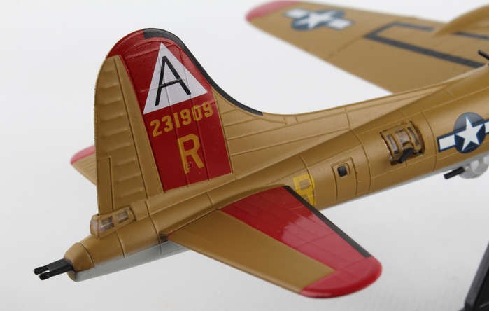 POSTAGE STAMP 1/155  PS5402-2    B-17G FLYING FORTRESS  NINE'O'NINE  USAAF  Passion Diecast