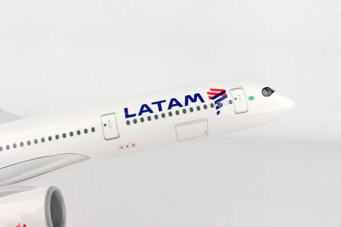Passion Diecast  LATAM   AIRBUS  A350-900  REG#PR-XTE    SKYMARKS 1/200 SKR937 