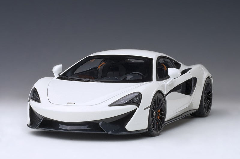  McLaren 570S, White/Black Wheels  Autoart Composite  1/18  AA-76041  Passion Diecast