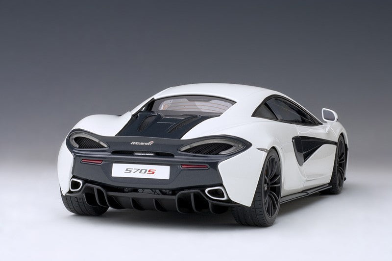  McLaren 570S, White/Black Wheels  Autoart Composite  1/18  AA-76041  Passion Diecast