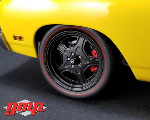 Street Fighter 5-Spoke Wheel & Tire Pack with low profile tires 1-18 GMP - G-18890 Passion Diecast 