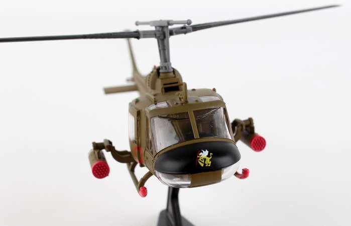  UH-1 HUEY GUNSHIP  US ARMY  1ST CAVALRY DIVISION  POSTAGE STAMP  1/87  PS5601  Passion Diecast 