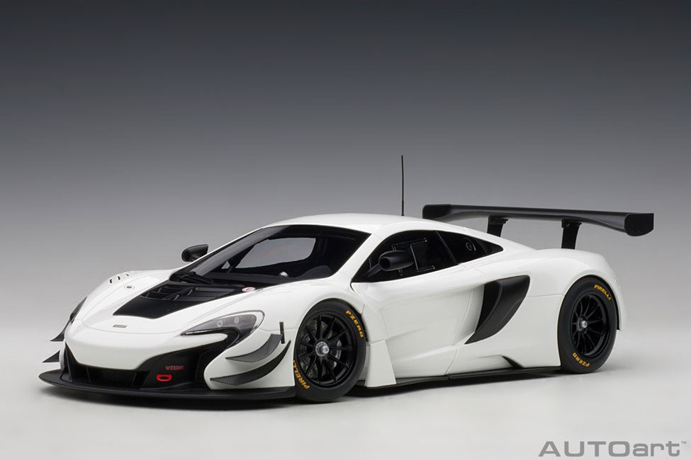 McLAREN 650S GT3 - WHITE WITH BLACK ACCENTS  Autoart  1/18 81640  Passion diecast