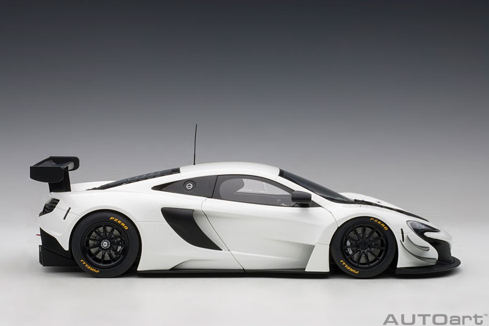 McLAREN 650S GT3 - WHITE WITH BLACK ACCENTS  Autoart  1/18 81640  Passion diecast
