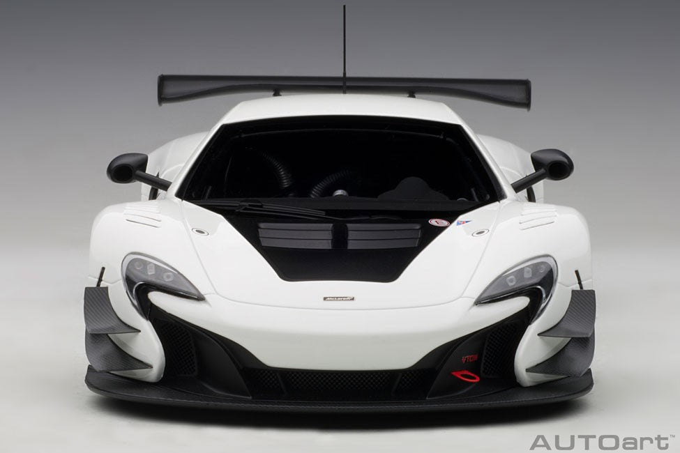 McLAREN 650S GT3 - WHITE WITH BLACK ACCENTS  Autoart  1/18 81640  Passion diecast