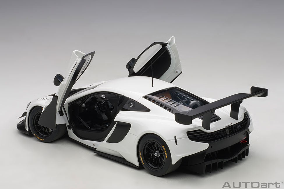 McLAREN 650S GT3 - WHITE WITH BLACK ACCENTS  Autoart  1/18 81640  Passion diecast