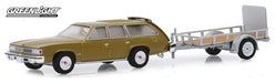 1977 Pontiac LeMans Safari with Utility Trailer  Hitch & Tow Series 18 Greenlight  1-64 - 32180 A Passion Diecast 