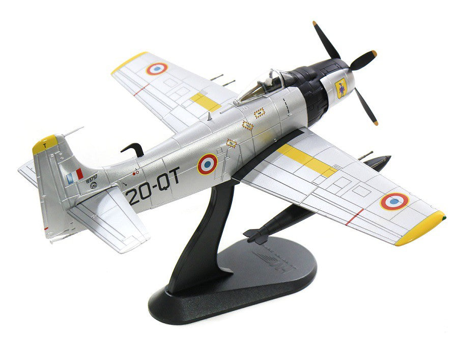 Douglas AD-4 Skyraider  French Air Force EC 2/20 Quarsenis, Algeria, 1960s Hobby Master 1/72  HA2916  Passion Diecast 