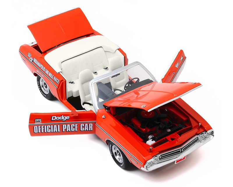 1971 Dodge Challenger Convertible - Indianapolis 500 Pace Car  with Orange Flags - Greenlight 1/18 - 13569  -  Passion Diecast 