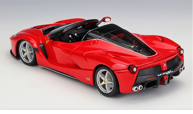 Ferrari LaFerrari F70 Aperta Red -  Bburago 1/24 -  18 26022  RD - Passion Diecast 