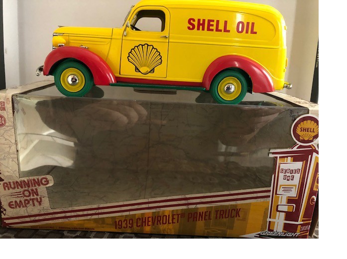 Running on Empty - 1939 Chevrolet Delivery Truck - Shell Oil GREENMACHINE GL-18237GR  1/24