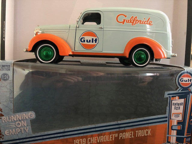 Chevrolet Panel Truck 1939 - Gulf Oil Running on Empty 1 Greenlight 85011 1-24