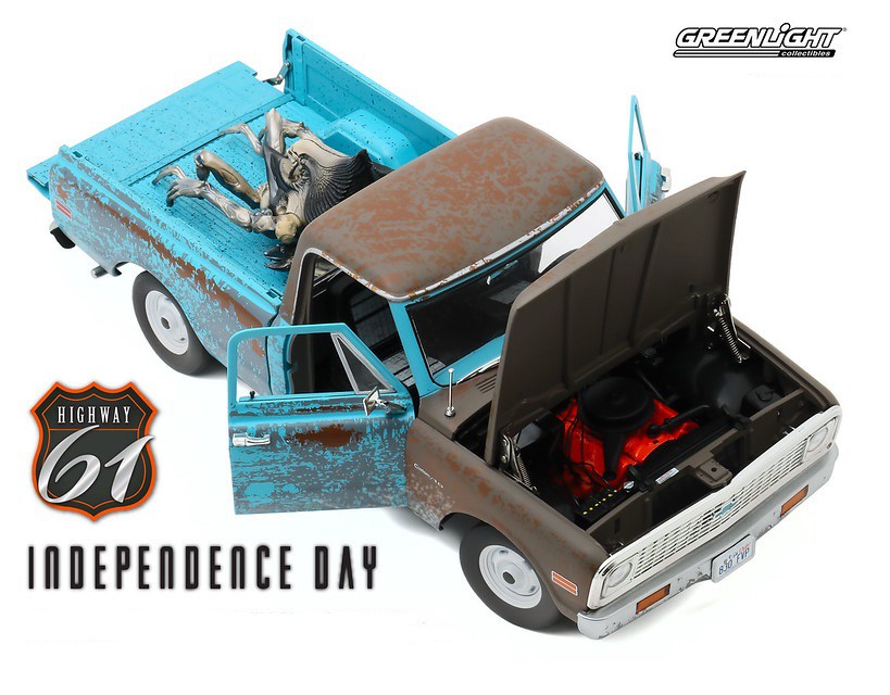 1971 Chevrolet C-10 Pickup with Alien Figure - Independence Day -  HWY 61 1/18 - 18021 - Passion Diecast 