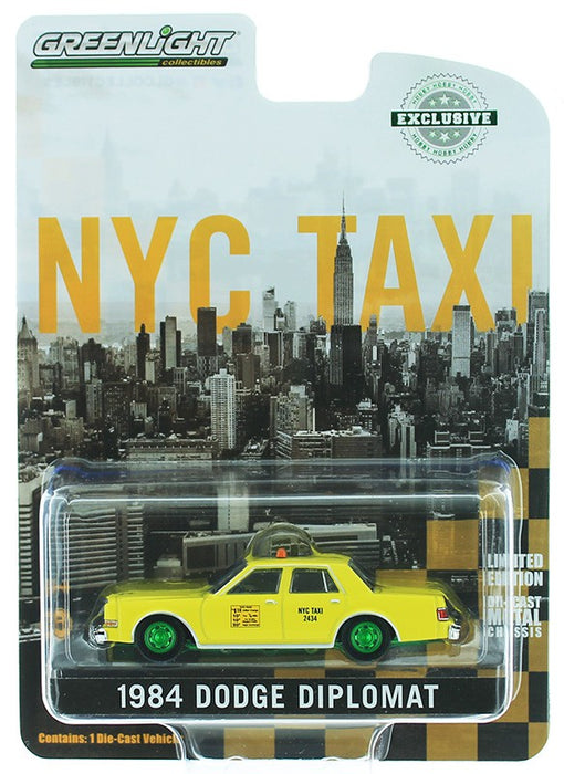 1984 Dodge Diplomat - NYC Taxi  -  (Hobby Exclusive) 1/64 GREENMACHINE - 30199GR