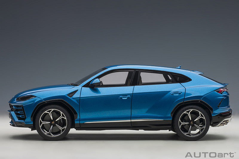 Lamborghini Urus - Blu Eleos -  Autoart 1/18 -  79162 - Passion Diecast 